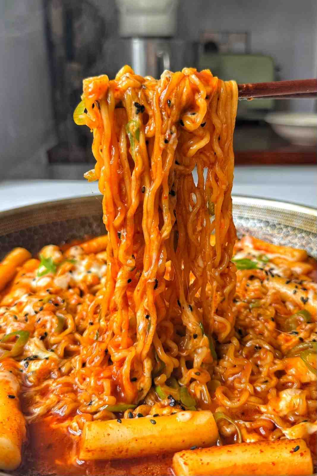 tteokbokki ramen noodle pull.